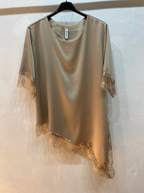 Maglia in raso curvy